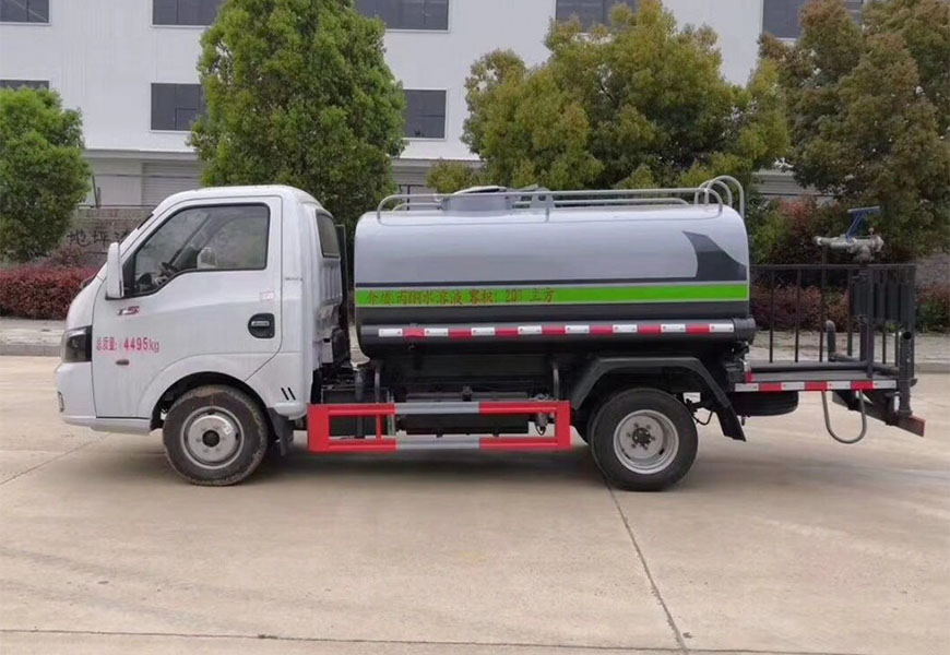 程力噴灑車帶你走進(jìn)綠色世界
