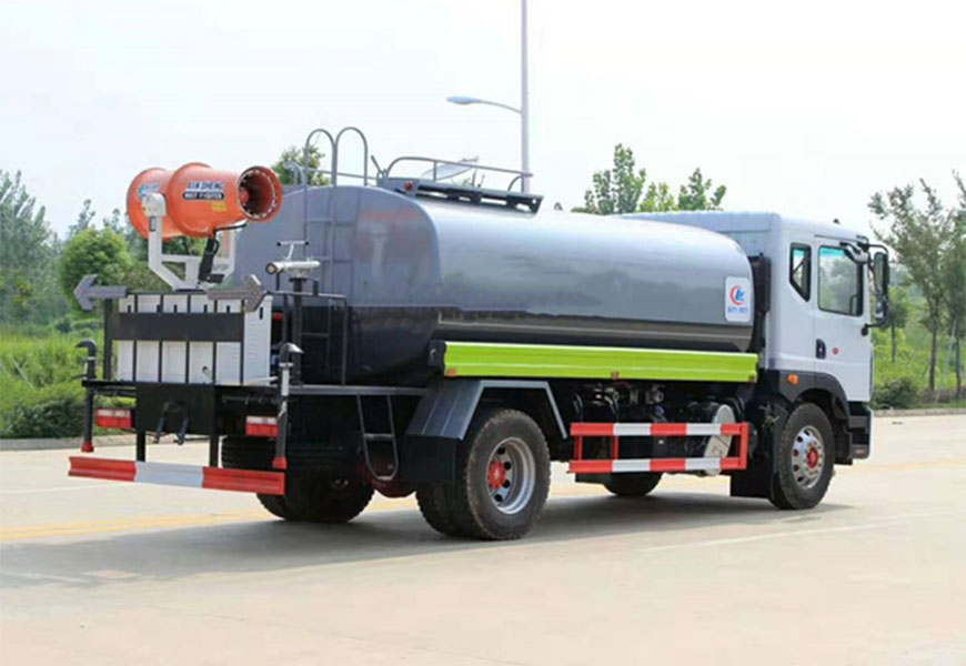 程力15噸灑水車：清潔城市的力量
