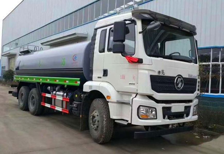 吉林省一汽灑水車(chē)——為城市美化保駕護(hù)航
