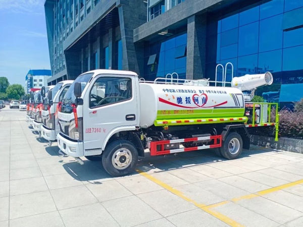 東風(fēng)福瑞卡5方灑水車：程力品質(zhì)，助力城市清潔
