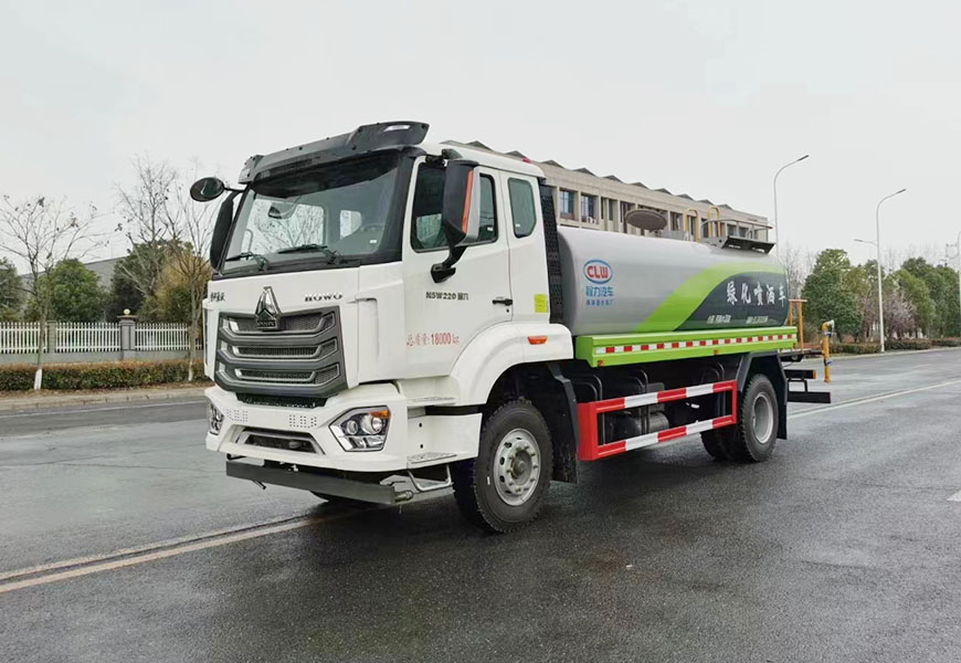 讓新疆的街區(qū)更加干凈——程力大運(yùn)灑水車
