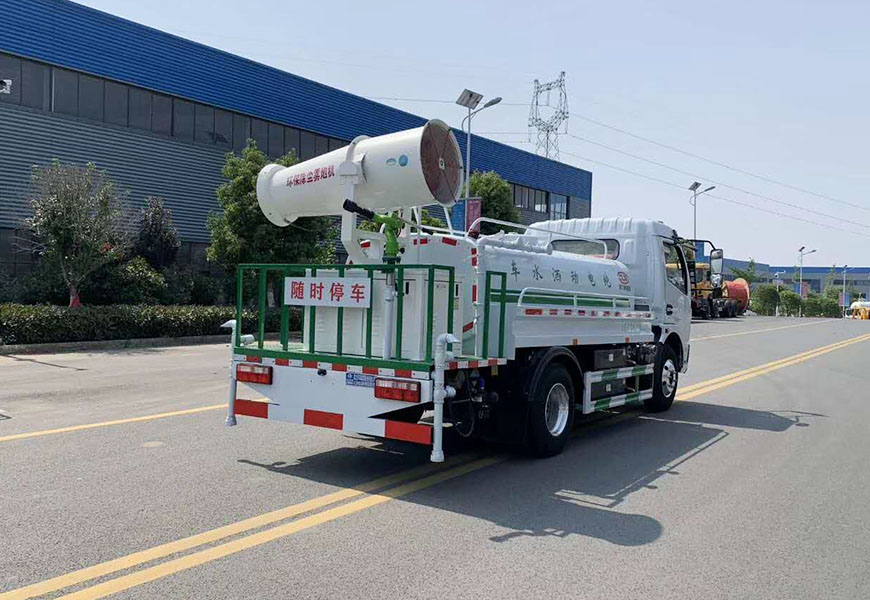 程力推出更加高效環(huán)保的10噸灑水車(chē)
