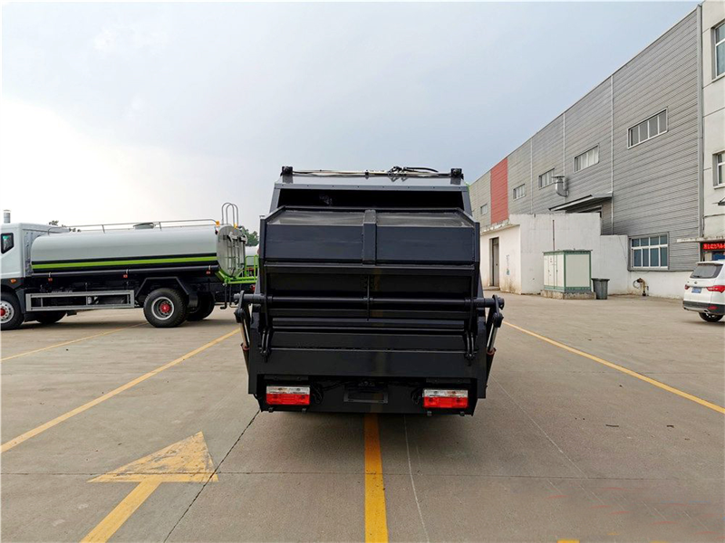 生活壓縮式垃圾車——打造城市“美”的任務(wù)
